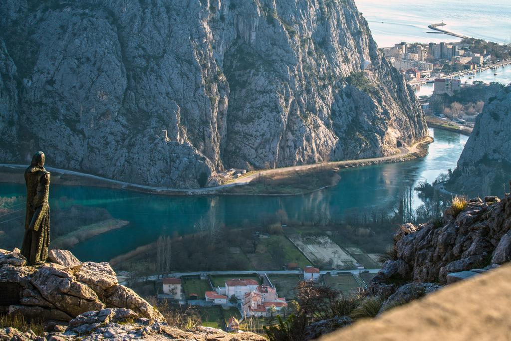 Apartments Anna Omiš Eksteriør bilde