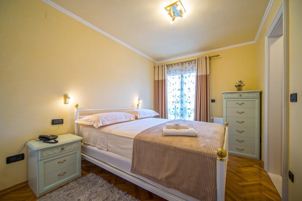Apartments Anna Omiš Rom bilde